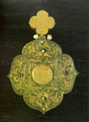 Крест-мощевник «Крест» на Голгофе» Конец XVI в. 15,5х10,8х1,5 см. ЗГИХМЗ, № 308.