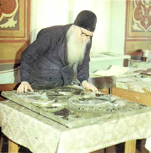 Опыт реставраторов-иконописцев передастся здесь и молодым монахам.