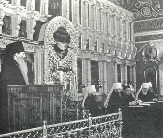 Празднование 600-летия победы на Куликовом поле в Троице-Сергиевой Лавре.