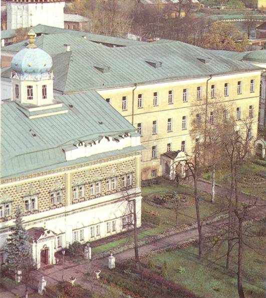 Академический храм в честь Покрова Пресвятой Богородицы и учебный корпус Московских Духовных школ