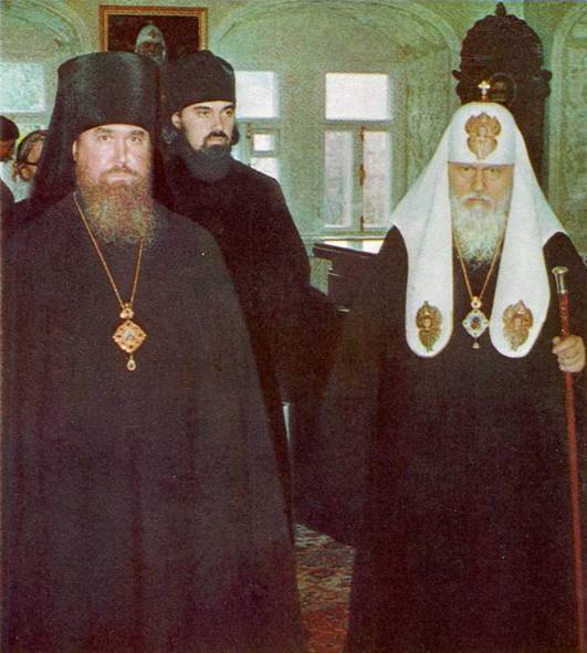 Святейший Патриарх Пимен и ректор епископ Дмитровский Александр